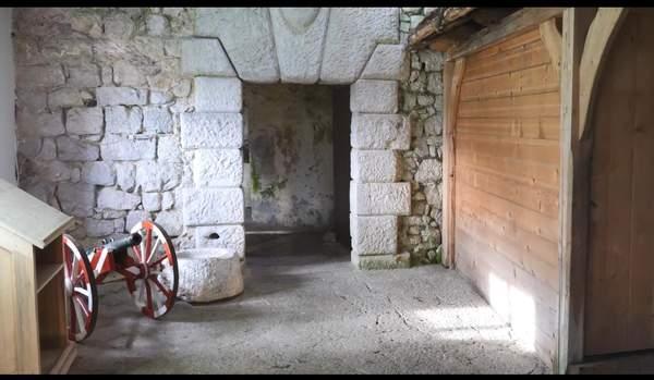 《CS:GO》城堡地图现实对比6